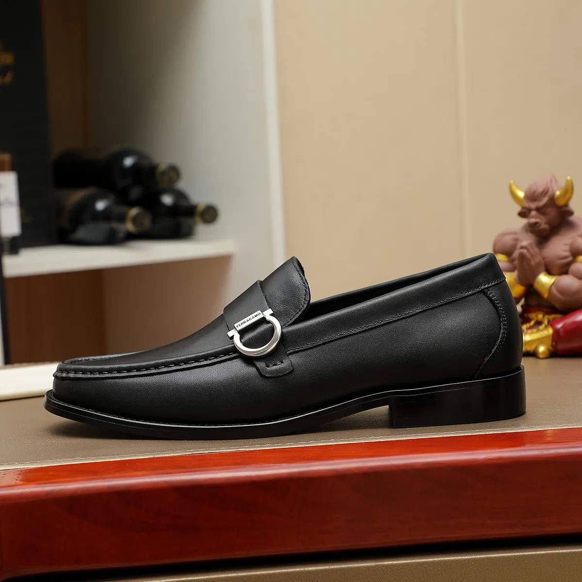Men's shoes 250 Ferragamo [Ferragamo] top imported suit men's shoes 💯Original copy of the official website, product materials: selected imported embossed calfskin + luxury hardware buckle accessories ~ imported water-dyed cow 🐂 leather lining. Strong three-dimensional visual effect, original combination outsole, multiple colors available😘 Size: 39-44 (38.45.46. Customized)